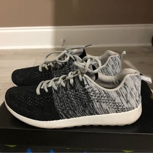 Men’s memory form shoes size 9